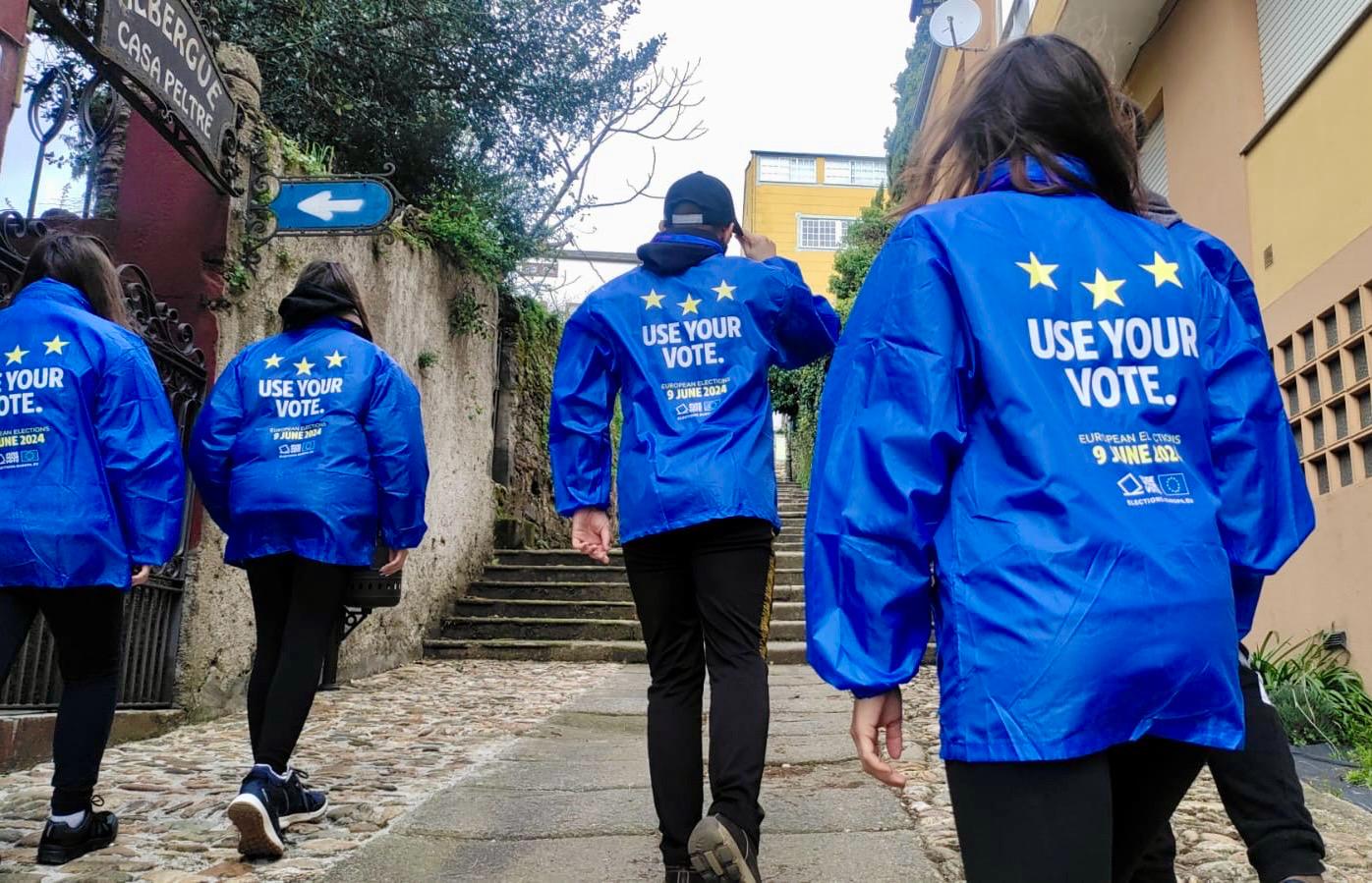 imagen de jóvenes europeos iniciando el Camino de Santiago
